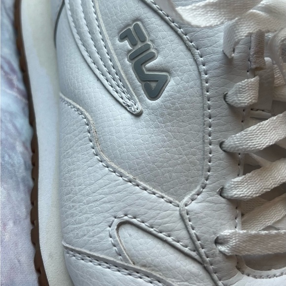 Fila Womens Classico 18 5CM00152-156 White Casual Shoes Sneakers Size 6 unisex - Picture 4 of 11